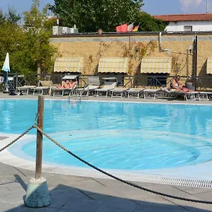 Village Torre Pendente Pise